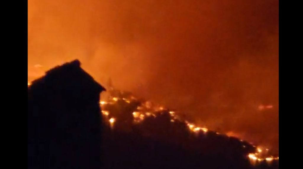 Ισπανία: Εκκενώθηκαν τέσσερα χωριά λόγω πυρκαγιάς στο εθνικό πάρκο της Τενερίφης