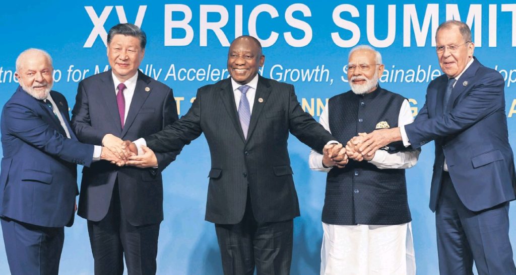 Οι BRICS διευρύνονται και ο ανταγωνισμός ανεβαίνει πίστα