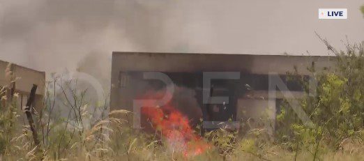 Και άλλο στρατόπεδο στις φλόγες: Καίγεται κτίριο μέσα στο στρατόπεδο Καποτά
