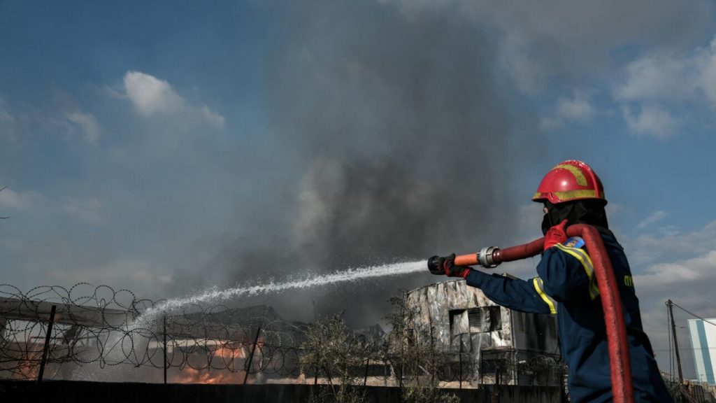 Φωτιά στον Ασπρόπυργο – Τέθηκε υπό μερικό έλεγχο