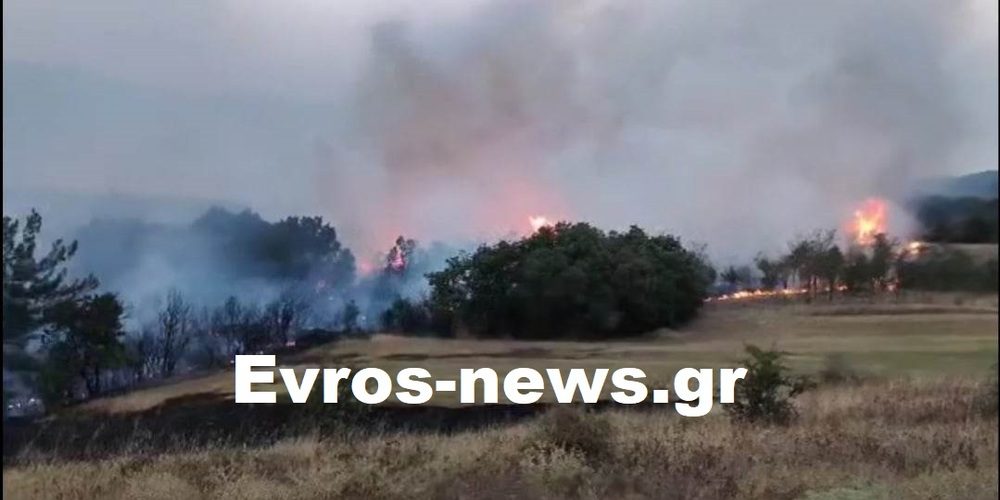 Καίγονται σπίτια στην Αλεξανδρούπολη – Ανεξέλεγκτη η φωτιά