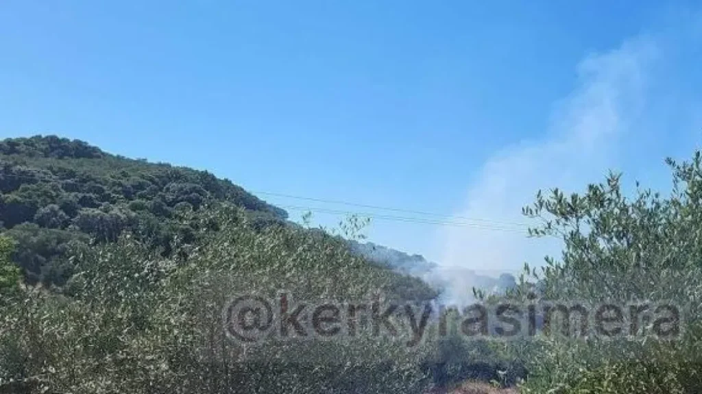 Φωτιά στην Κέρκυρα – Επιχειρούν και εναέριες δυνάμεις