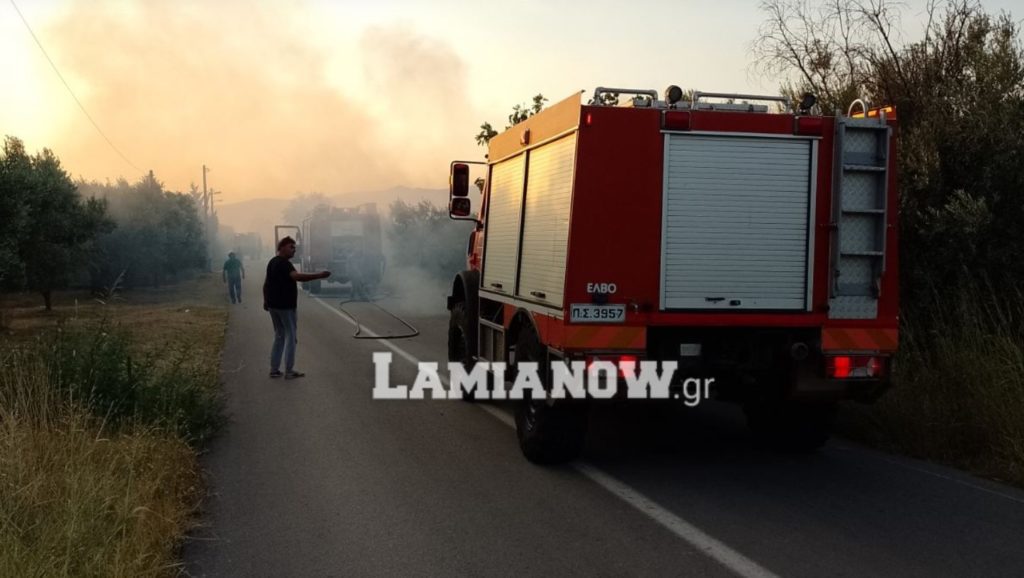 Φωτιά ανάμεσα σε Κομποτάδες και Μεξιάτες Φθιώτιδας – Έκλεισε ο δρόμος προς Λαμία