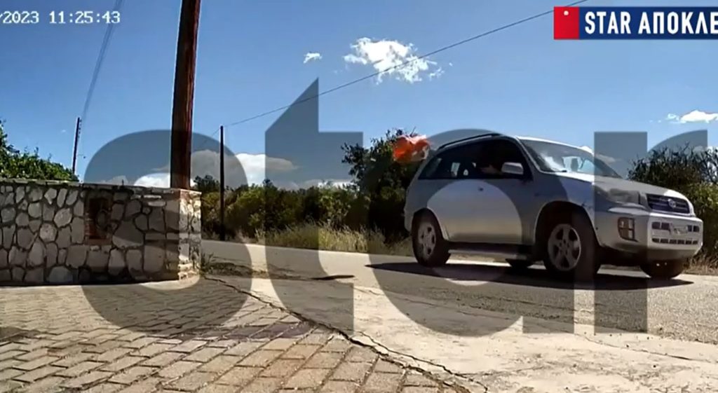 Ναύπλιο: Η στιγμή που ο δήμαρχος πετάει σκουπίδια και περιττώματα στο σπίτι πολιτικού του αντιπάλου (Video)