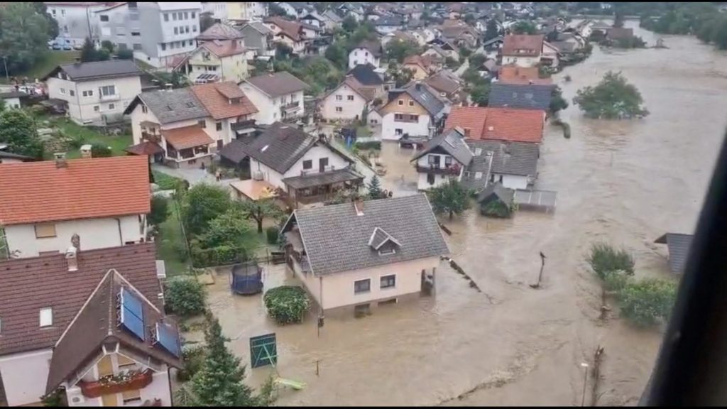 Πλημμύρες στη Σλοβενία: Η «χειρότερη φυσική καταστροφή» των τελευταίων 30 ετών (Vids)
