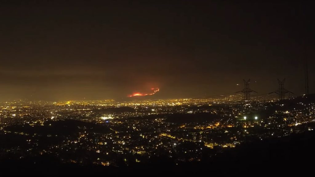 Η πυρκαγιά στην Πάρνηθα μέσα από την κάμερα του Αστεροσκοπείου – Timelapse 24 ωρών (Video)