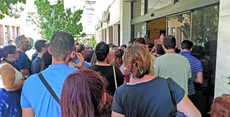 Το Μαξίμου «χαϊδεύει» τους συνωμοσιολόγους για τις «ταυτότητες χωρίς τσιπάκι»