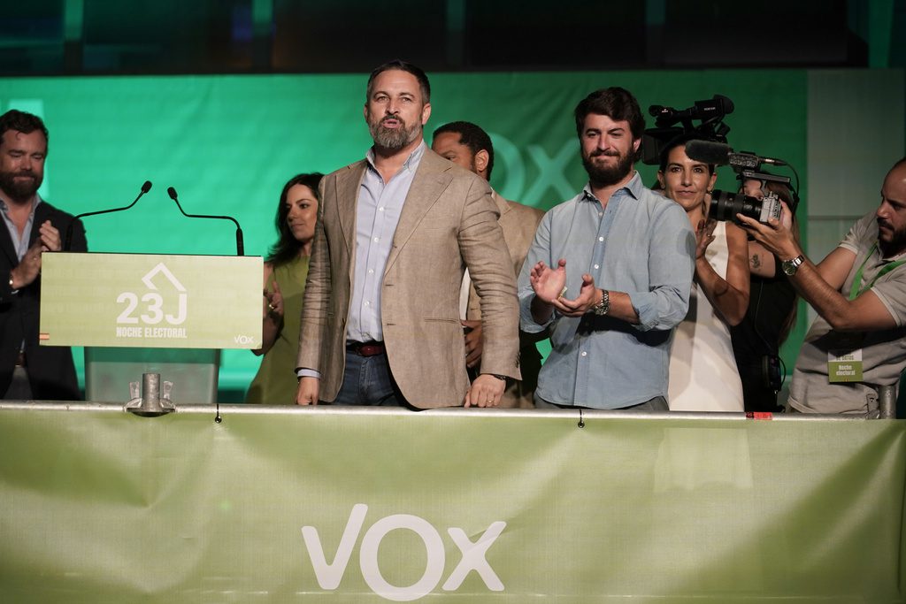 Ισπανία: Το ακροδεξιό Vox… δεκανίκι «χωρίς προϋποθέσεις» σε κυβέρνηση του Λαϊκού Κόμματος