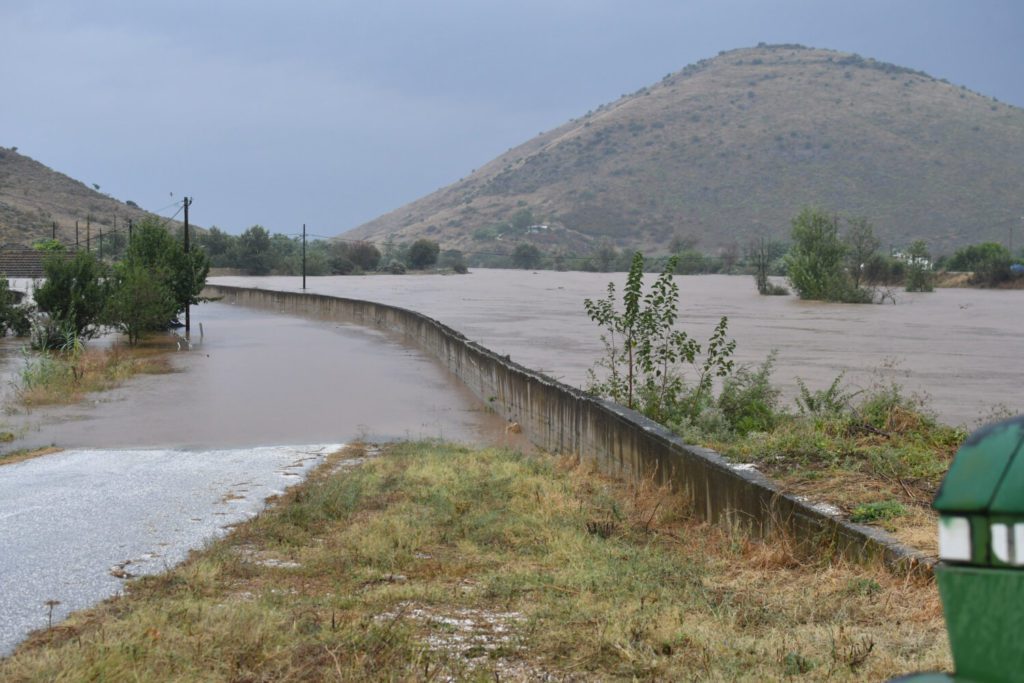 Πλημμύρες: Μια προειδοποίηση από το 112 στη Φαρκαδόνα Λάρισας χωρίς οδηγίες!