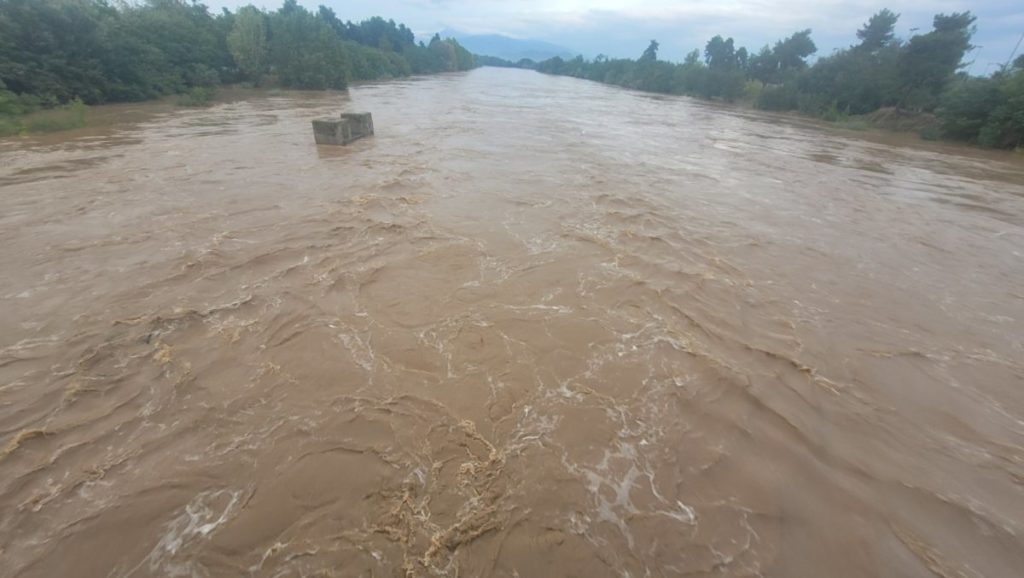 Λάρισα: Σε απομάκρυνση πολιτών από την πλημμυρική ζώνη του Πηνειού καλεί ο Δήμος