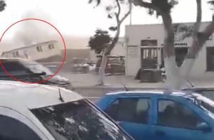 Σαντορίνη: Δυνατός άνεμος σηκώνει στον&#8230; αέρα λυόμενο σπίτι &#8211; Απίστευτες εικόνες