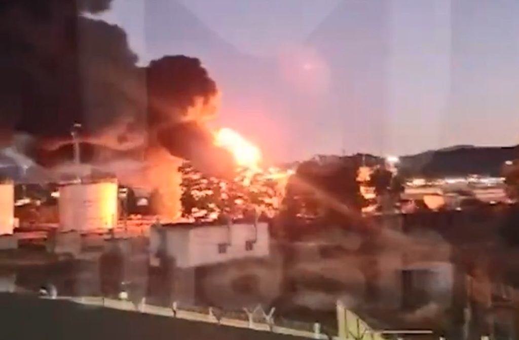 Ρωσία: Φωτιά κοντά σε τερματικό σταθμό πετρελαίου στο Σότσι (Video)