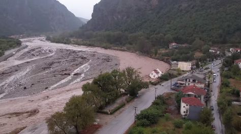 Καρδίτσα: Η επόμενη ημέρα στο Μουζάκι που πνίγεται στη λάσπη – Συγκλονιστικές εικόνες