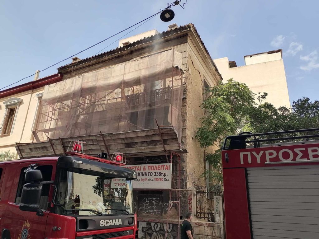 Φωτιά σε κτίριο στο Μεταξουργείο (Photos – Video)