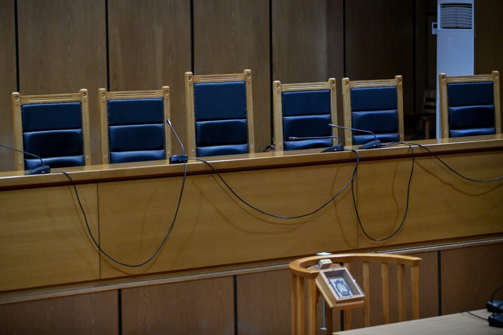 Aπολύσεις πέντε δικαστών για μεγάλες καθυστερήσεις στην έκδοση αποφάσεων – Πώς «γλίτωσε» μια Πρωτοδίκης
