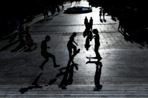 Κορονοϊός: 35 νεκροί και 33 διασωληνωμένοι &#8211; Αυξήθηκαν οι εισαγωγές