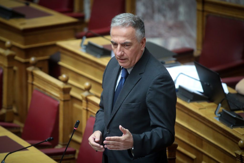 Θίχτηκε ο Καλαφάτης για την κριτική Κασσελάκη στους «χειροκροτητές» κυβερνητικούς βουλευτές