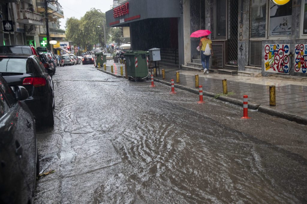 Ήχησε το 112 στη Θεσσαλονίκη λόγω της κακοκαιρίας – «Περιορίστε τις μετακινήσεις σας»
