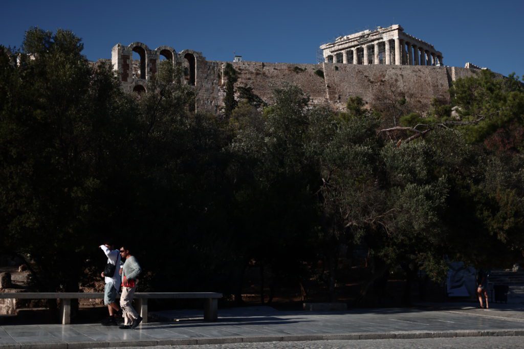 Καιρός: Θερμοκρασία έως 34 βαθμοί Κελσίου – Άνεμοι μέχρι 6 μποφόρ στο Αιγαίο