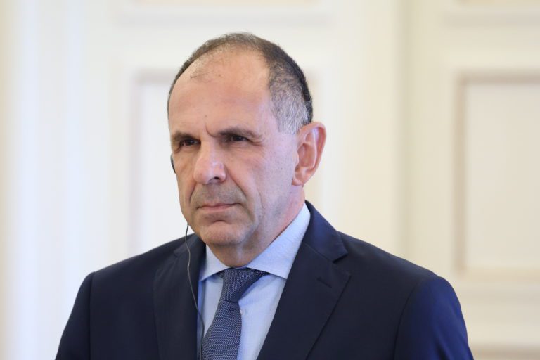 Ολοκληρώθηκε η συνάντηση Γεραπετρίτη με Χαφτάρ – «Μας συνδέει η προσήλωση στο διεθνές δίκαιο»