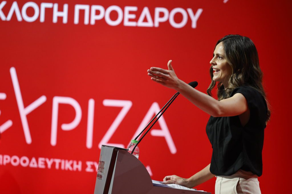 Εφ. Αχτσιόγλου: Δεν είμαστε με όλους, είμαστε με τους πολλούς, όχι με την ολιγαρχία