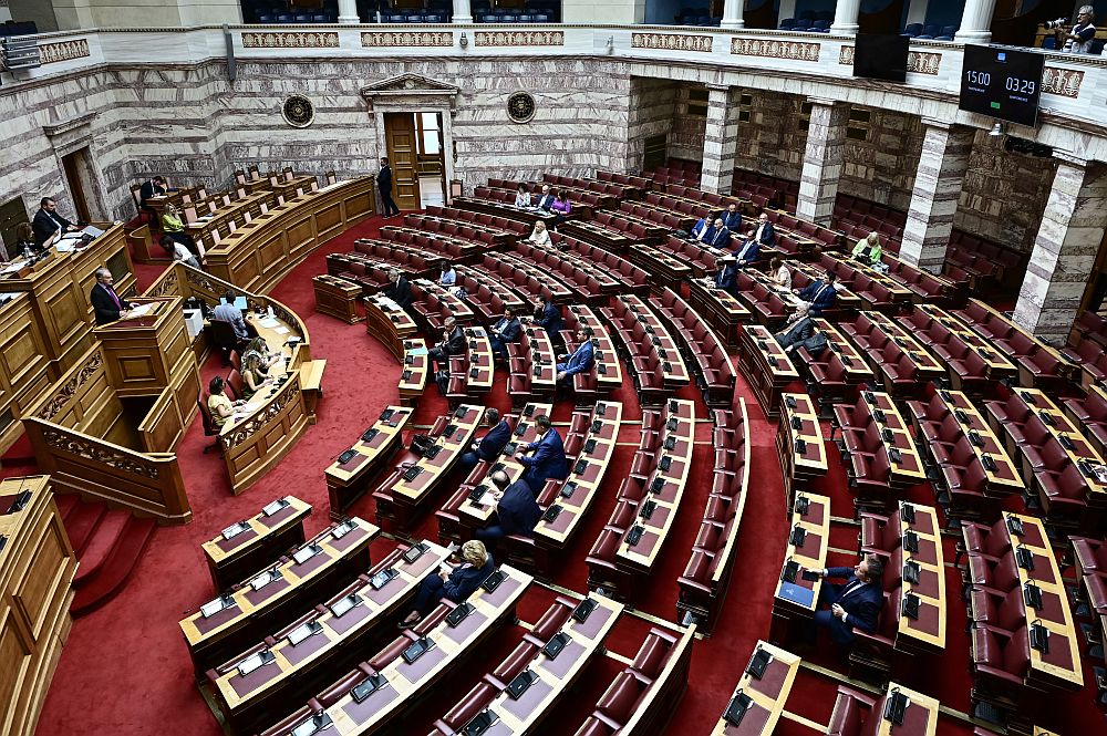 Βουλή: Αίρεται η ασυλία των Κοτρωνιά, Δούρου και Καλαματιανού