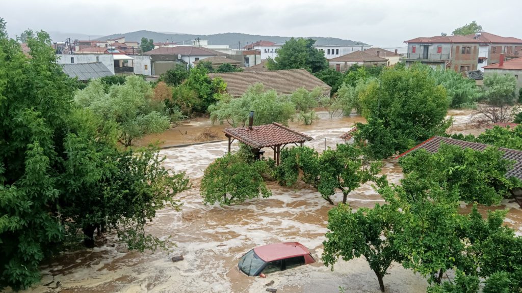 Συνεχίζεται το «σφυροκόπημα» της κακοκαιρίας στο Πήλιο: Εκκενώνεται το Κέντρο Υγείας Αργαλαστής