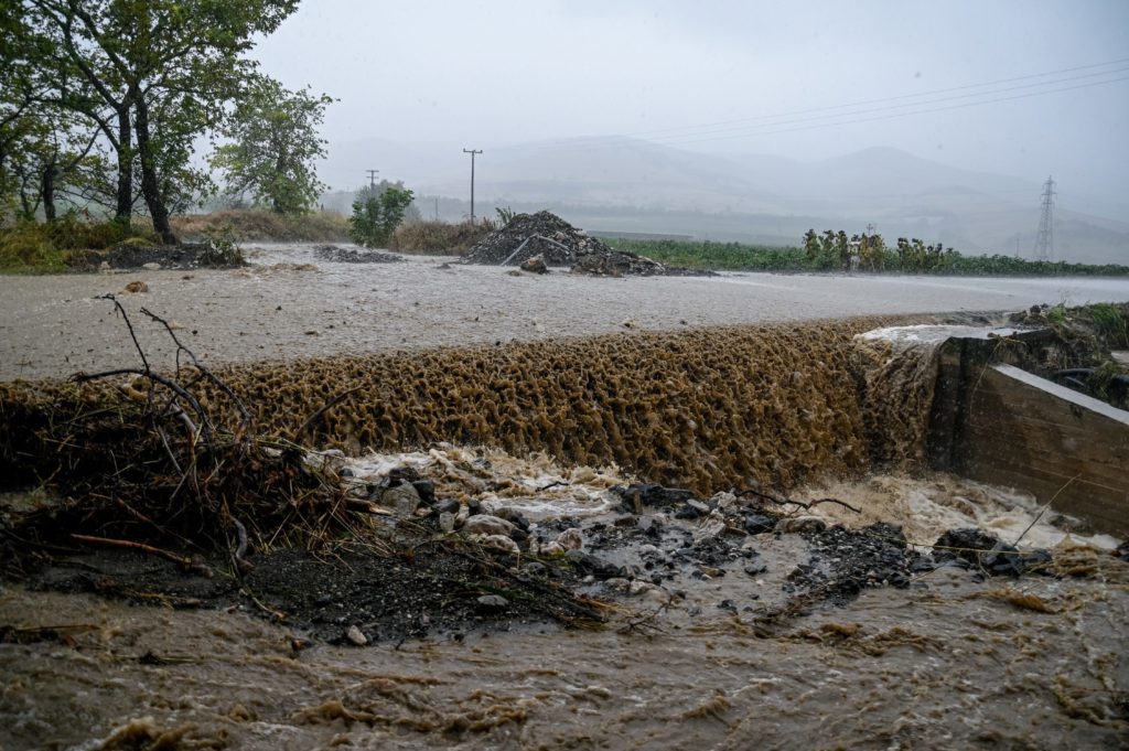 Κακοκαιρία «Elias»: Προειδοποίηση από Meteo για 15 νομούς – Η εκτιμώμενη αθροιστική βροχόπτωση (Photos)