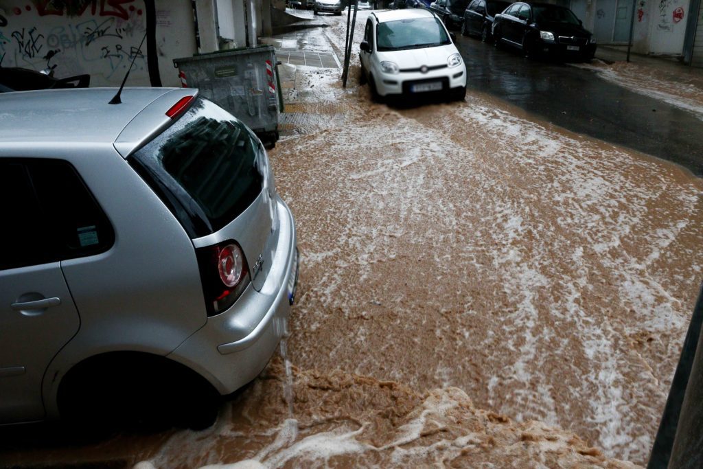 Κακοκαιρία: Διακοπή κυκλοφορίας σε περιοχές της Κηφισιάς και του Πόρτο Ράφτη