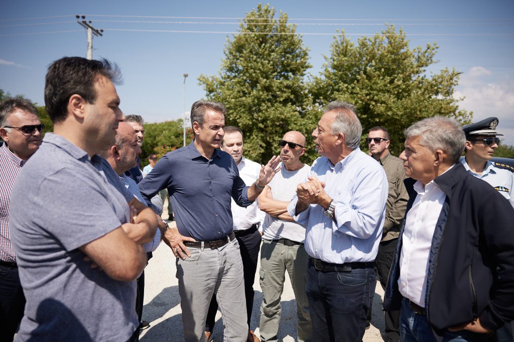 Τάζει ξανά στην Καρδίτσα ο Μητσοτάκης: Δικαιολογίες και υποσχέσεις στους πλημμυροπαθείς