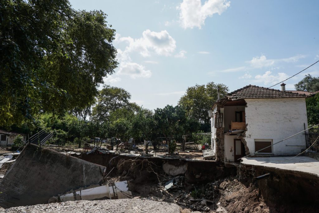 Ξεσπά κάτοικος στη Μηλίνα Πηλίου: «Έρχονται μέχρι τον κεντρικό δρόμο για τις φωτογραφίες στο Facebook» (Video)