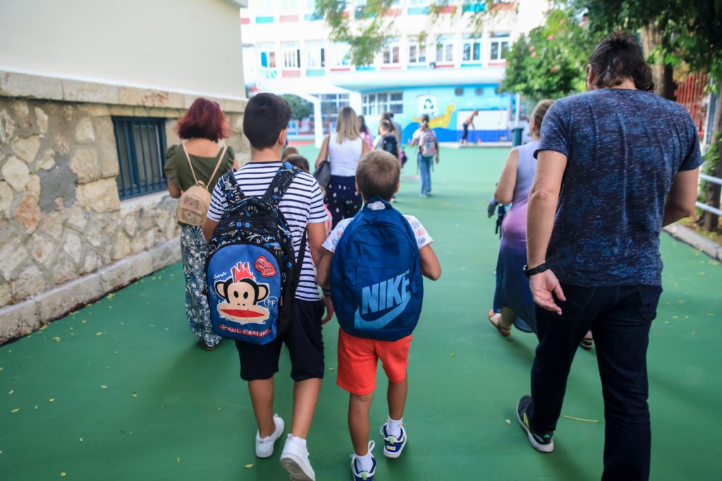 Κενά στα Σχολεία: Λείπουν 300 καθηγητές μόνο στις Κυκλάδες – Σοβαρές καταγγελίες της Α’ ΕΛΜΕ Κυκλάδων