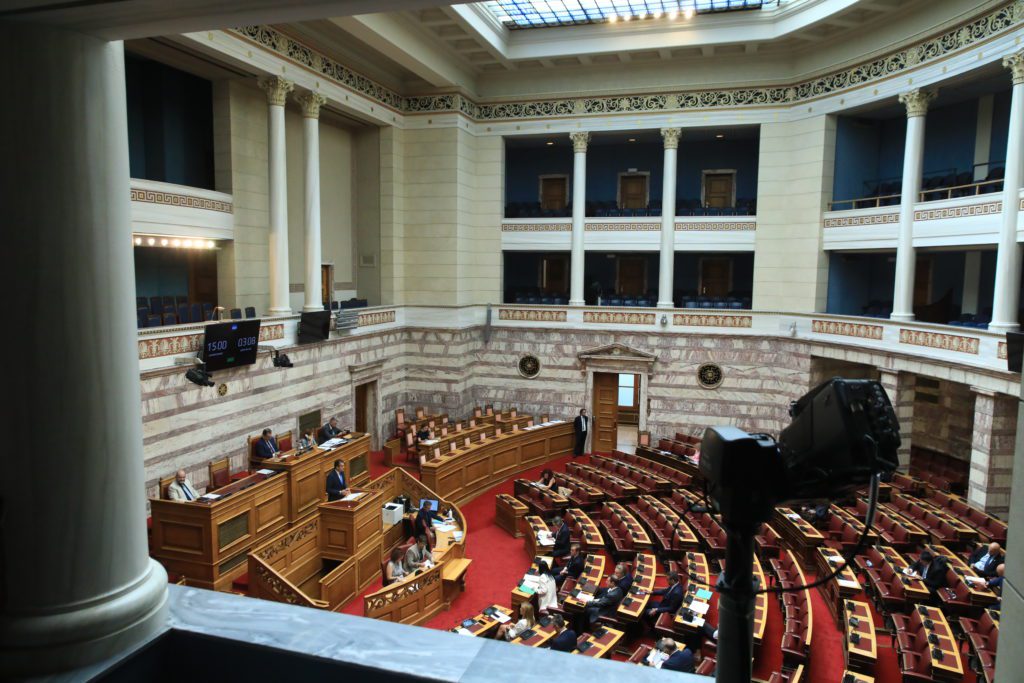 Στη Βουλή κατατέθηκε το αντεργατικό νομοσχέδιο