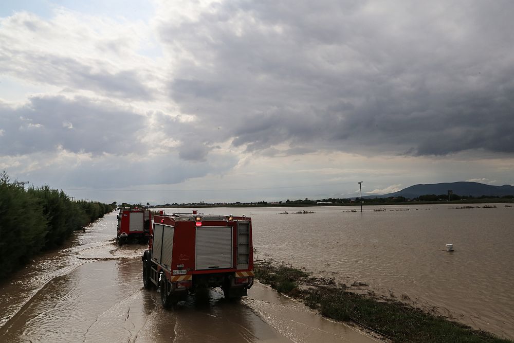Πλημμύρες: 200.000 στρέμματα κάτω από το νερό στη Μαγνησία – Βομβαρδισμένο τοπίο ο Βόλος (Photos – Video)
