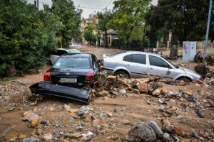 Εικόνες απόλυτης καταστροφής σε Έυβοια και Βόλο: Πλημμύρισαν σπίτια, ΙΧ χάθηκαν στις λάσπες (Photos-Video)