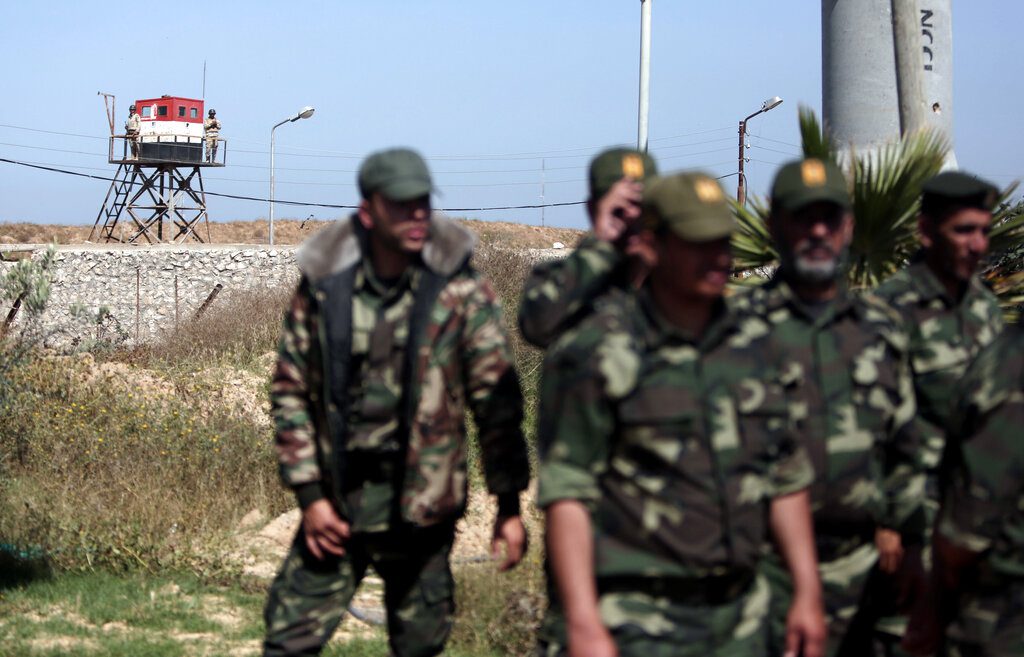 Αίγυπτος: Εννέα στρατιωτικοί σκοτώθηκαν ή τραυματίστηκαν σε τροχαίο δυστύχημα κατά τη διάρκεια εκπαιδευτικής άσκησης