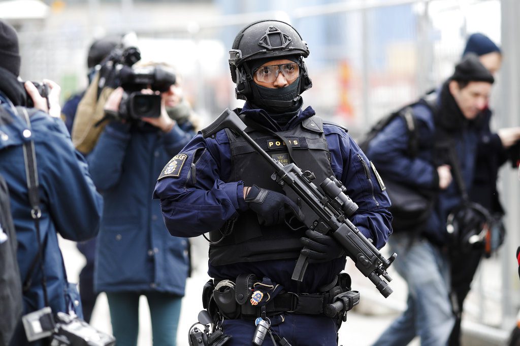 Σουηδία: Η κυβέρνηση καλεί τον στρατό να παρέμβει ενάντια στις συμμορίες που έχουν αιματοκυλίσει την χώρα