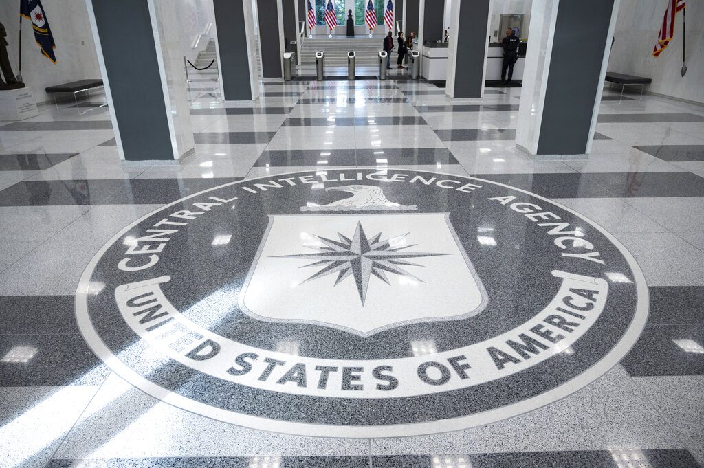 Η CIA θέλει να στρατολογήσει Ρώσους κατασκόπους και δεν το κρύβει