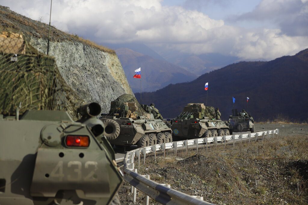 Καραμπάχ: Οι αρμενικές δυνάμεις αρχίσαν να παραδίδουν όπλα λέει το Υπουργείο Άμυνας της Ρωσίας