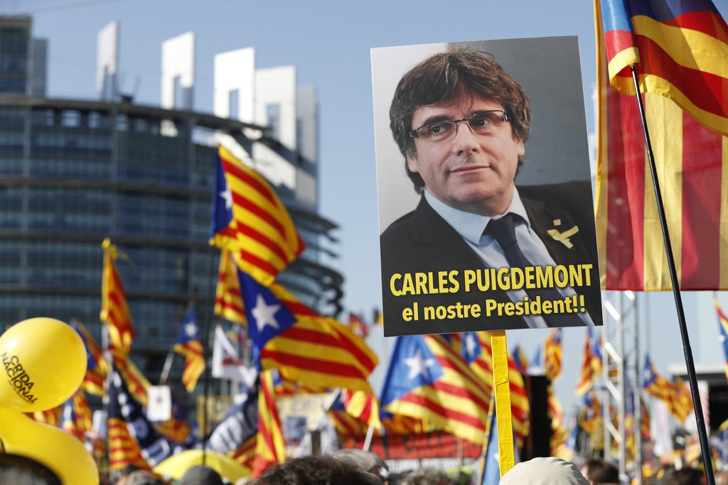 Ισπανία: Ο Πουτζδεμόν θέλει ανεξαρτησία και αμνηστία ως «αντάλλαγμα» για σύμπραξη σε κυβέρνηση (Video)