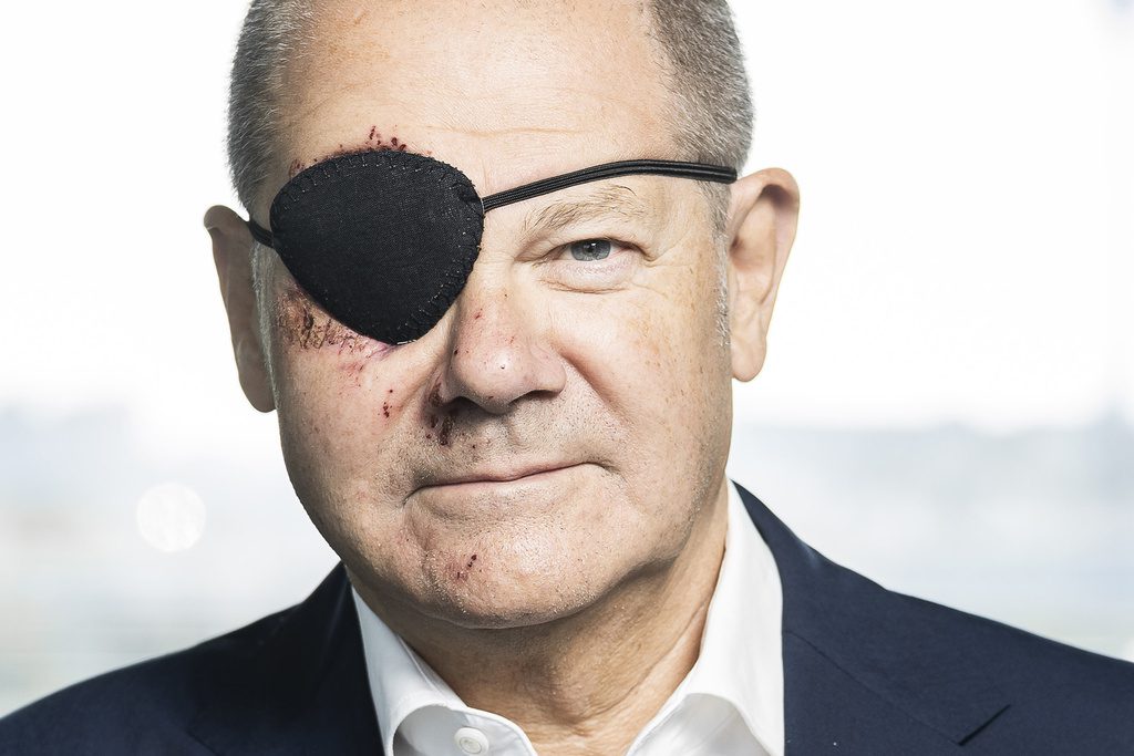 Γερμανία: Ο Σολτς ποζάρει με τραυματισμένο μάτι, σαν πειρατής