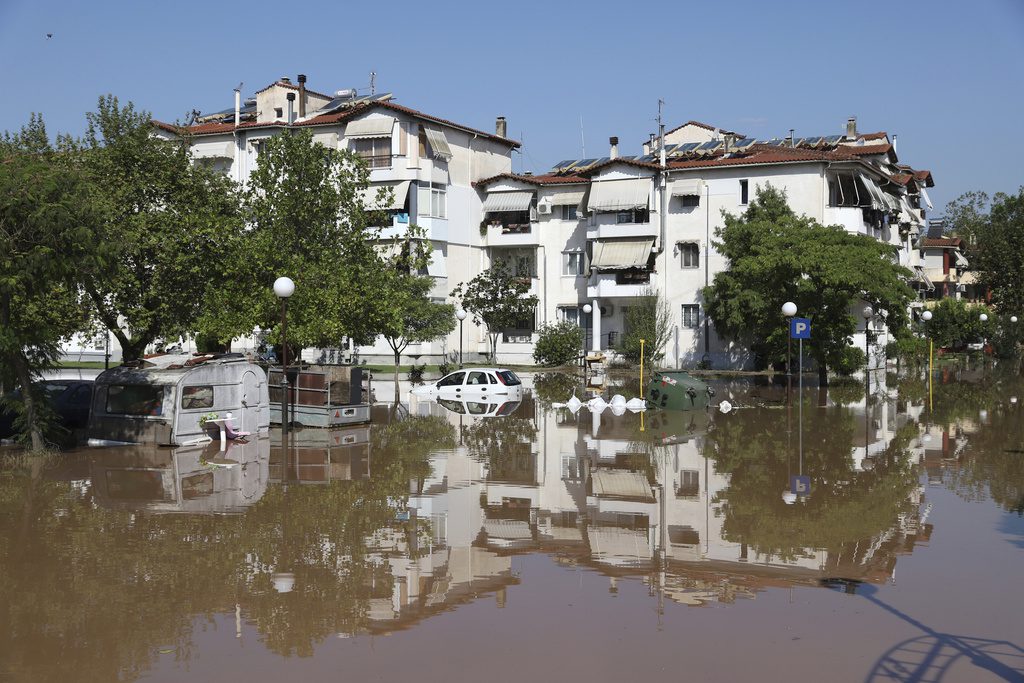 Οι καταστροφικές πλημμύρες ξεσκεπάζουν ένα ποτάμι πολεοδομικών λαθών