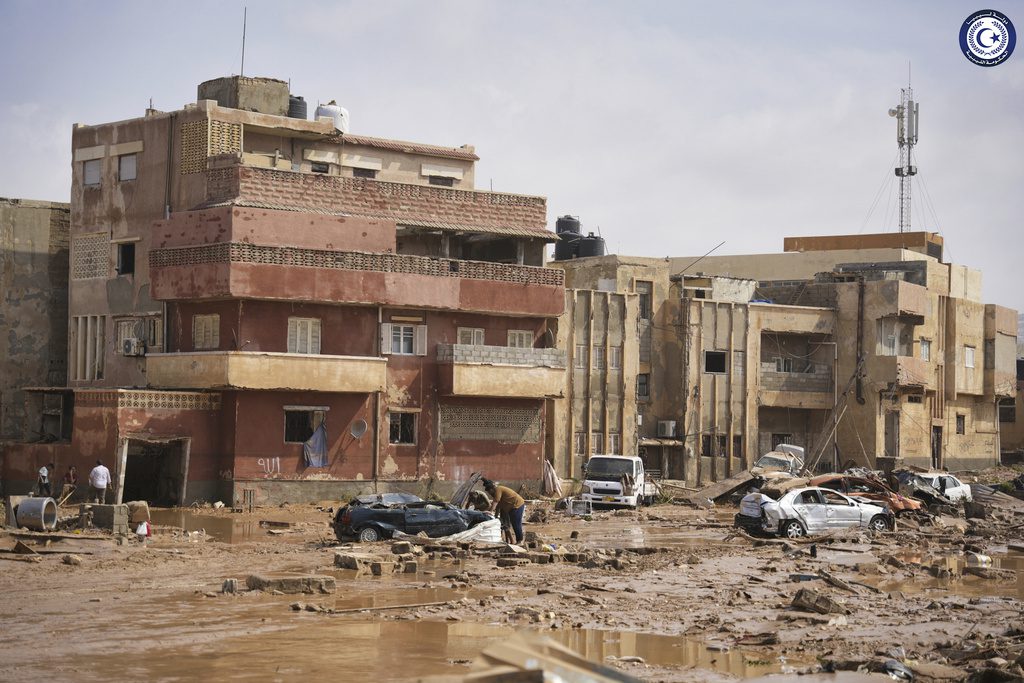 Λιβύη: Εκτιμήσεις για χιλιάδες νεκρούς και 10.000 αγνοούμενους από την κακοκαιρία – Εικόνες σοκ