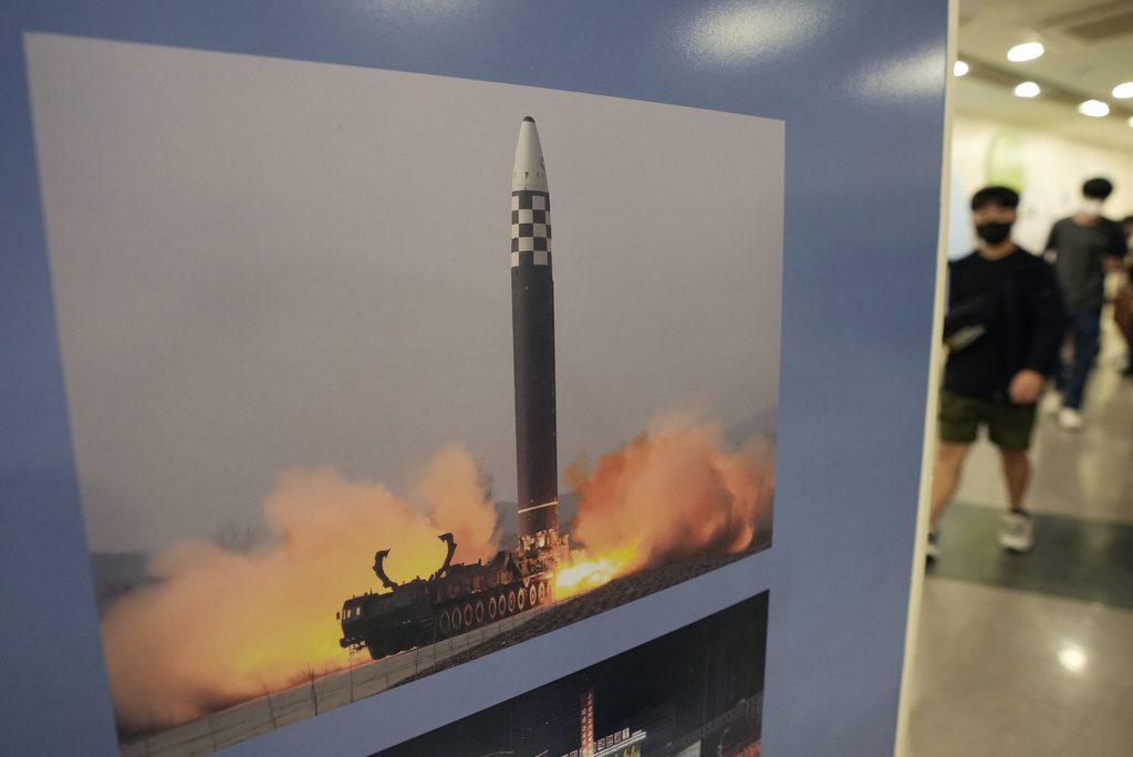 Βόρεια Κορέα: Εκτοξεύει «βαλλιστικούς πυραύλους άγνωστου τύπου» πριν τη συνάντηση Κιμ Γιονγκ Ουν με Πούτιν