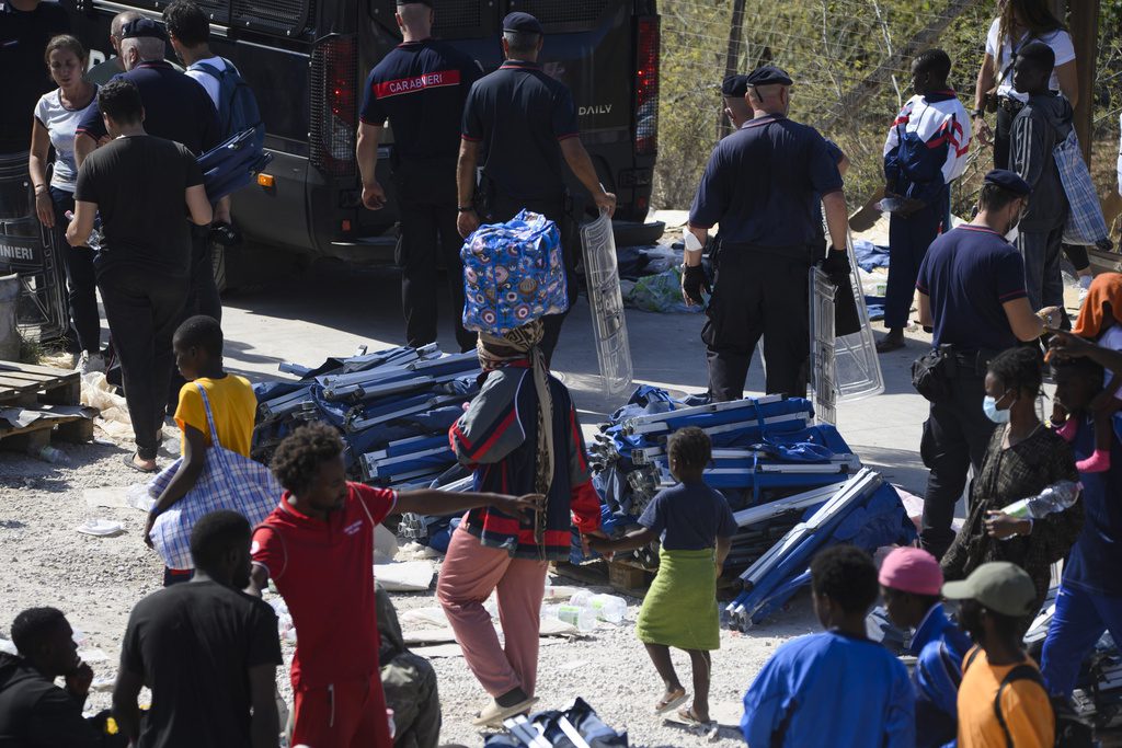 Ανησυχεί η Γαλλία για τις αφίξεις μεταναστών στην Λαμπεντούζα της Ιταλίας