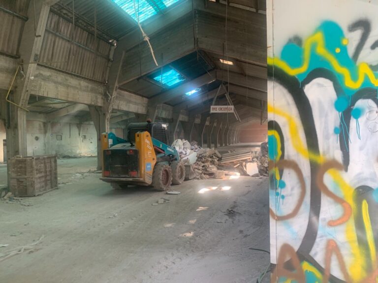 Η κυβέρνηση Μητσοτάκη προσπαθεί να καταλάβει με ΜΑΤ την αυτοδιαχειριζόμενη ΒΙΟΜΕ (Video)