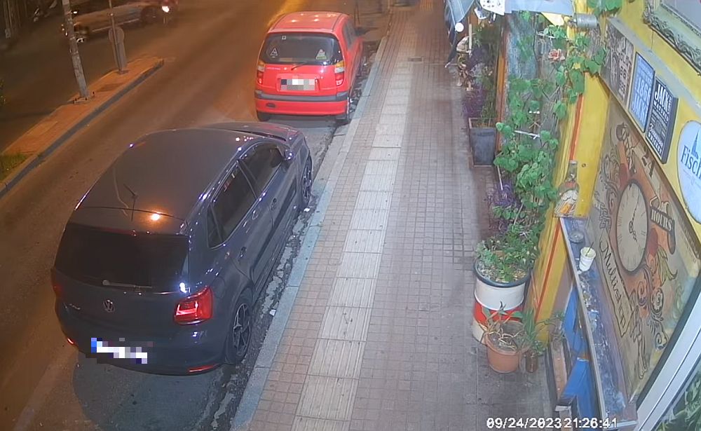 Θεσσαλονίκη: ΙΧ χτυπά και εγκαταλείπει οδηγό μοτοσικλέτας – Συγκλονιστικό βίντεο