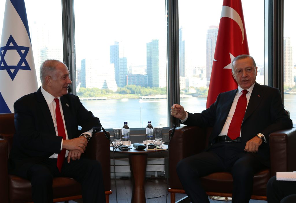 Πιο κοντά Τουρκία και Ισραήλ μετά τη συνάντηση Ερντογάν με Νετανιάχου