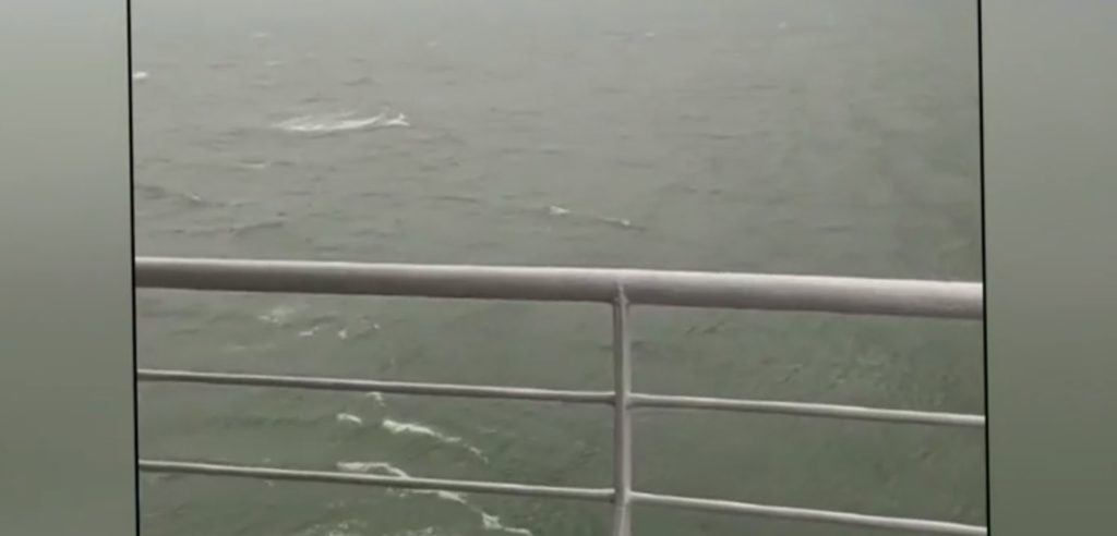 Κακοκαιρία Daniel: Εγκλωβισμένοι τουλάχιστον 380 επιβάτες σε πλοίο έξω από το λιμάνι του Βόλου (Video)