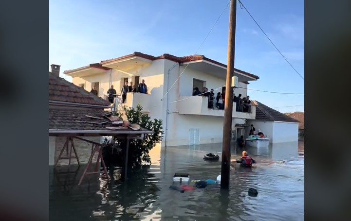 Συγκλονιστικά βίντεο: Απών το επιτελικό κράτος – Εθελοντές απεγκλωβίζουν κόσμο στην Καρδίτσα (Video)